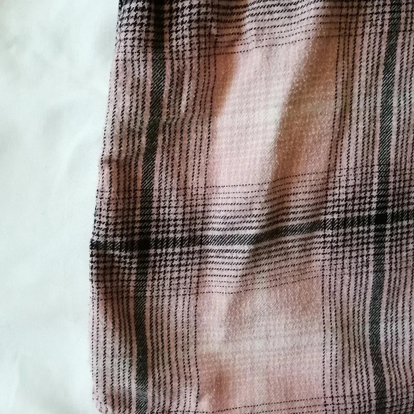 Aritzia TNA Plaid Brushed Flannel Button Up 90s Pink and Black Small - Picture 8 of 15